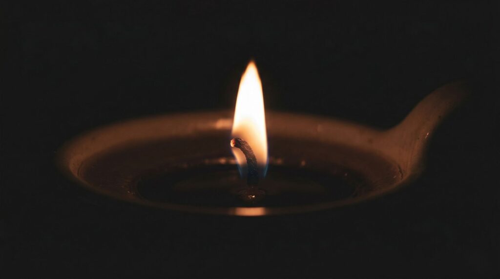 Płomienia świecy w ciemnym pomieszczeniu oddaje intensywność, ale i nietrwałość energii erotycznej opartej wyłącznie na dopaminie.